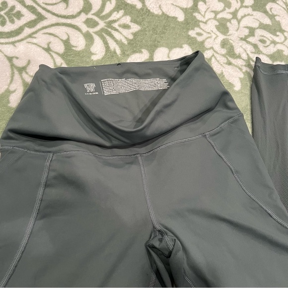 Victoria Sport Knockout Sage Green Leggings size small - Picture 7 of 12